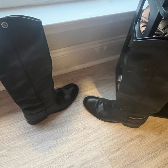 Frye Melissa Boots Size 7 but fit more like a 61/2. - Picture 2 of 3